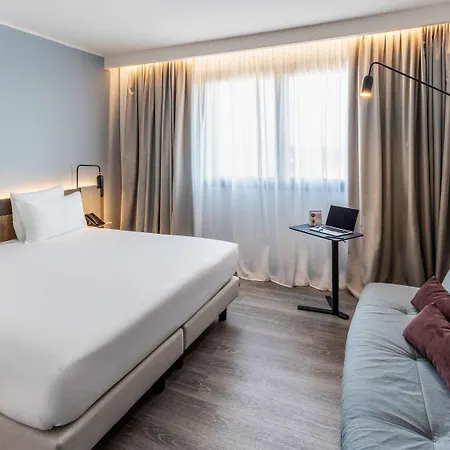Novotel Parma Centro Exterior photo